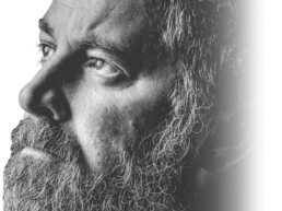 uomo con barba